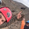 Imagen de "Es hermosa": Iban por la Ruta 54 del norte neuquino y los sorprendió una pichona de cóndor que se les acercó a 3 metros
