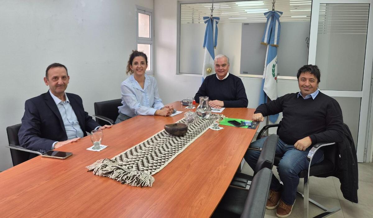 Neuquén firma convenio para facilitar proyectos de vivienda en el programa Habita