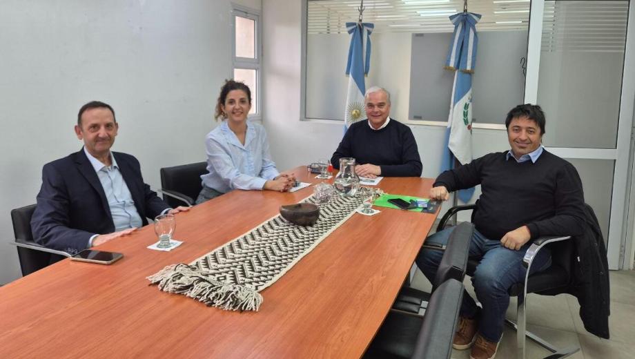 El convenio firmado se suma a los acuerdos suscriptos con el Colegio de Arquitectos de Neuquén y la Escribanía General de gobierno. Foto: gentileza.