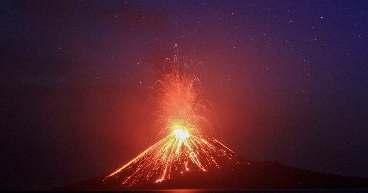 Erupción del Anak Krakatoa genera caos aéreo y preocupación en Asia