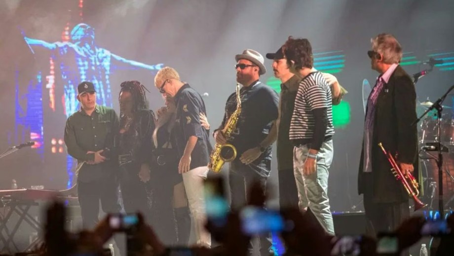 Los Fundamentalistas en el emocionante show de Comodoro Rivadavia, un día después de la muerte del Indio.