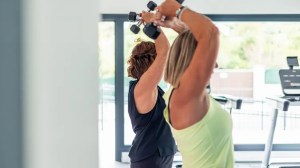 10 hábitos para fortalecer los huesos después de los 50 y reducir el riesgo de osteoporosis
