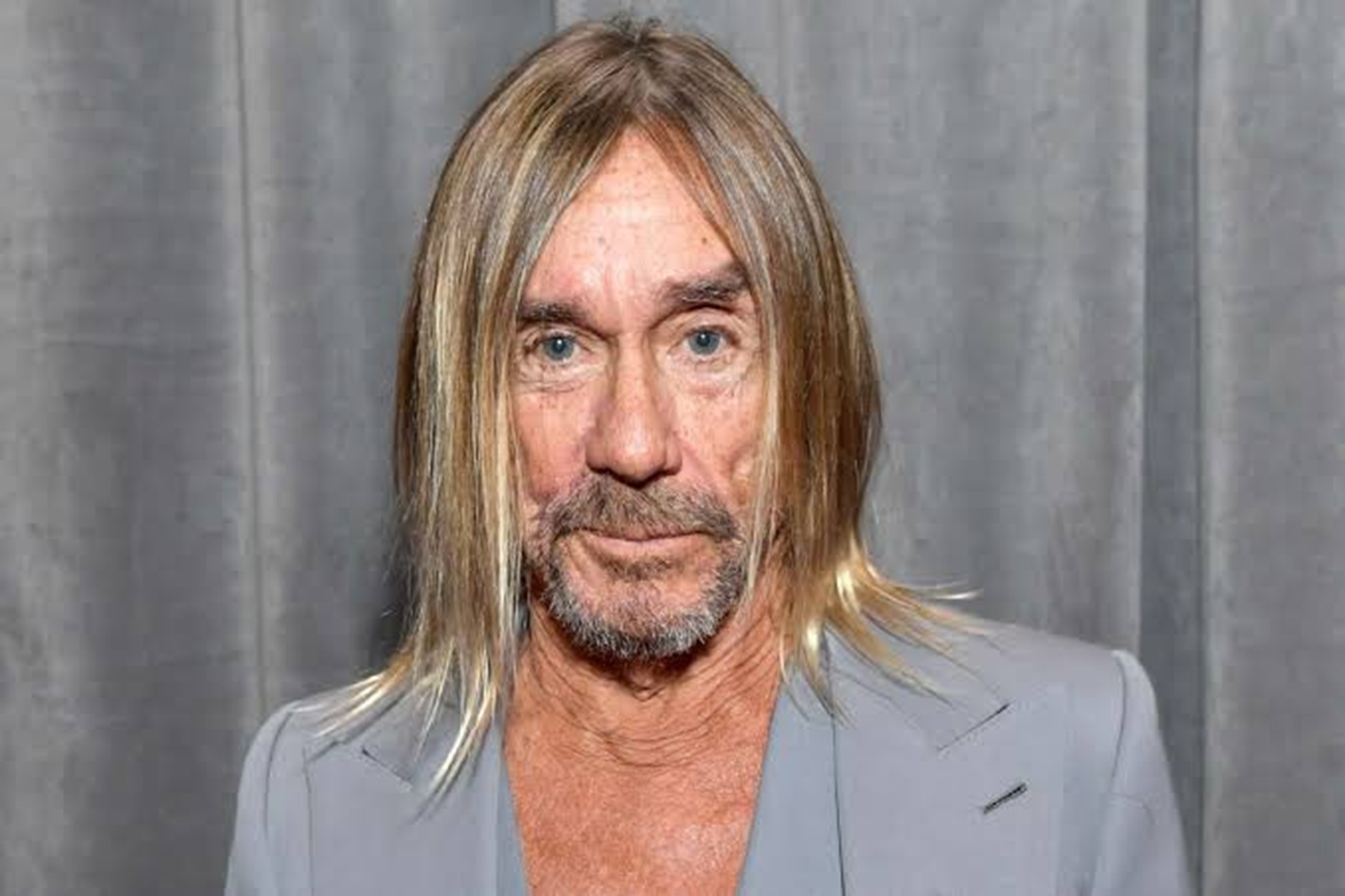 Iggy Pop a los 79 años: su rutina matutina con Qigong y natación