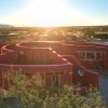 Imagen de Se mudaron al desierto y construyen una casa de tierra: cómo viven sin depender del agua ni la electricidad