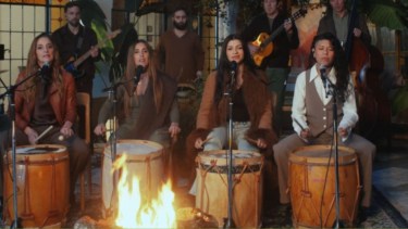 Cazzu y su hermana cantaron con Soledad y Natalia Pastorutti: qué clásico del folklore reversionaron