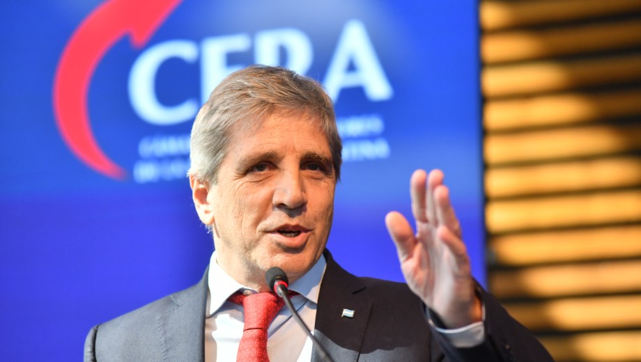El ministro de economía Luis Caputo, disertó en el Día de la Exportación (Foto: Enrique García Medina)