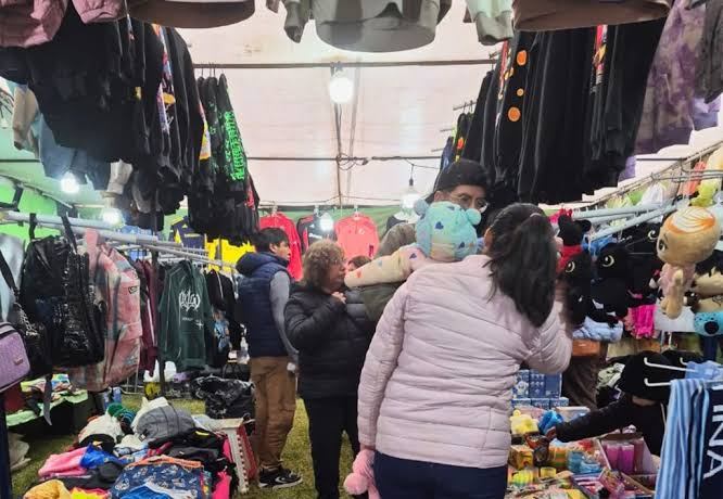 La nueva edición de Feria Sin Fronteras se realizará en la playa de estacionamiento del Casino Magic Neuquén, sobre Ruta 22, en las siguientes fechas: