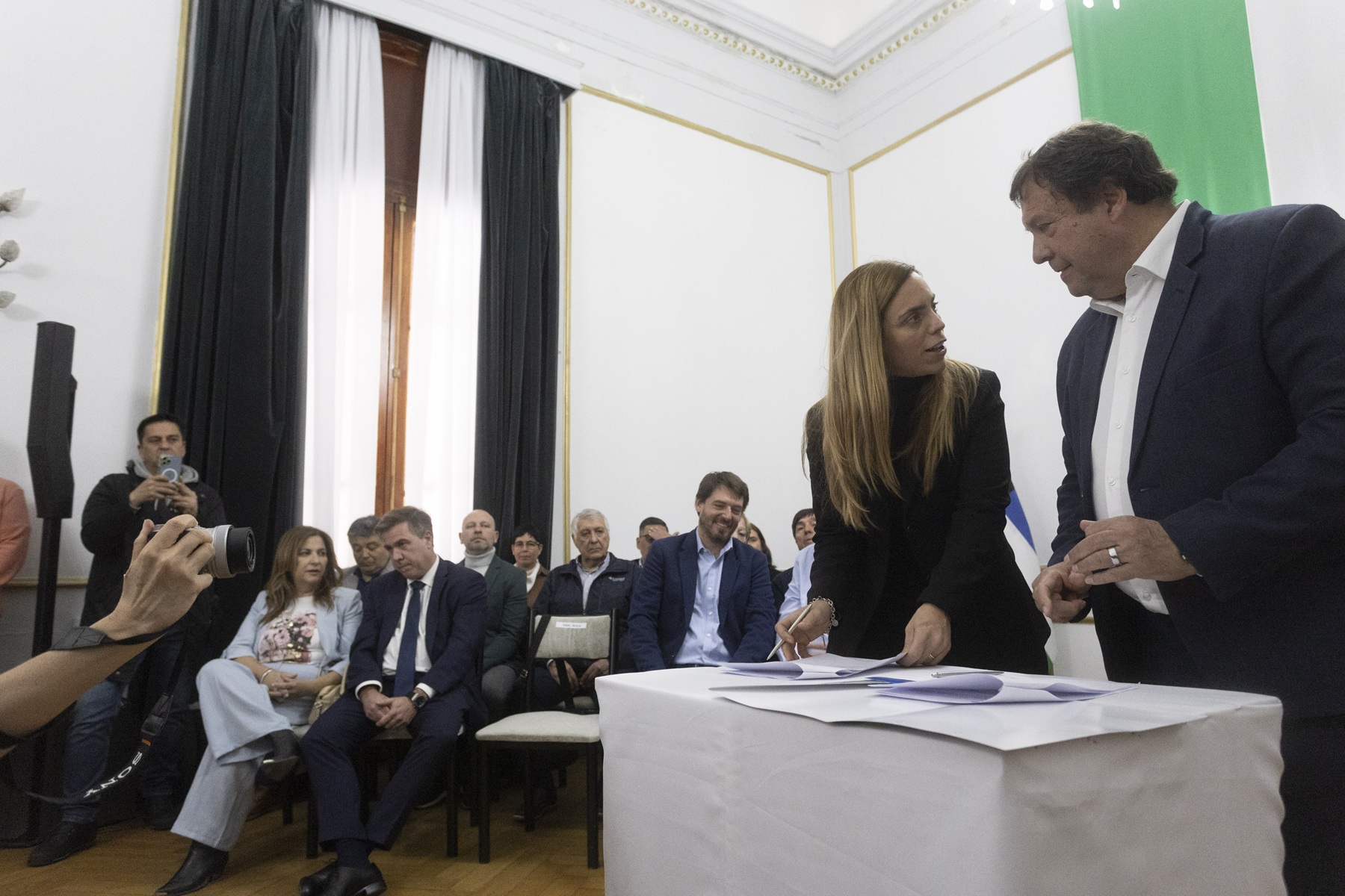 Se firmaron convenios de compensación para municipios de Río Negro