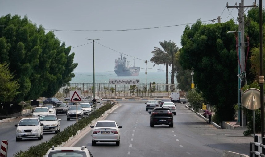Preocupación en Irán por posible aumento de la inflación tras suba de combustibles. Foto: AP. 