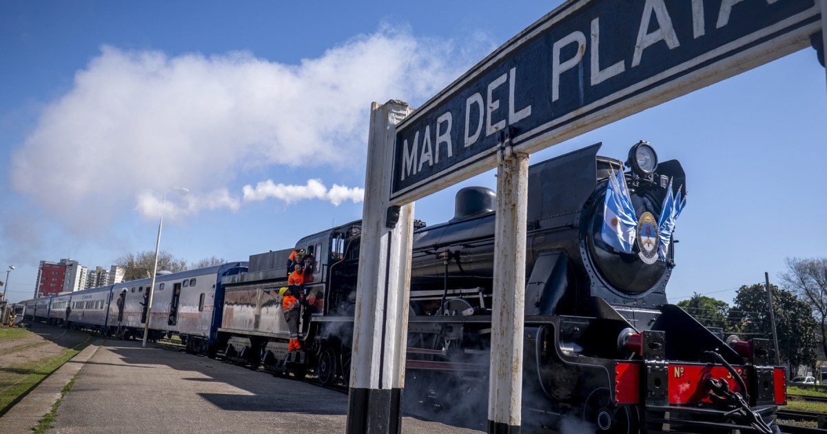 Restaurada locomotora a vapor celebra 140 años del tren en Mar del Plata