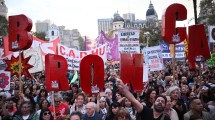 Imagen de Marcha de la Bronca contra Milei: la izquierda se movilizó a Plaza de Mayo y reclamó un paro nacional a la CGT