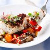 Imagen de Merluza con ratatouille y mousse de morrón: colorido, suave y bien aromático