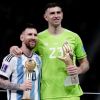 Imagen de "Ni loco soy candidato al Balón de Oro, pero Messi sí", largó Dibu Martínez en su vuelta al país
