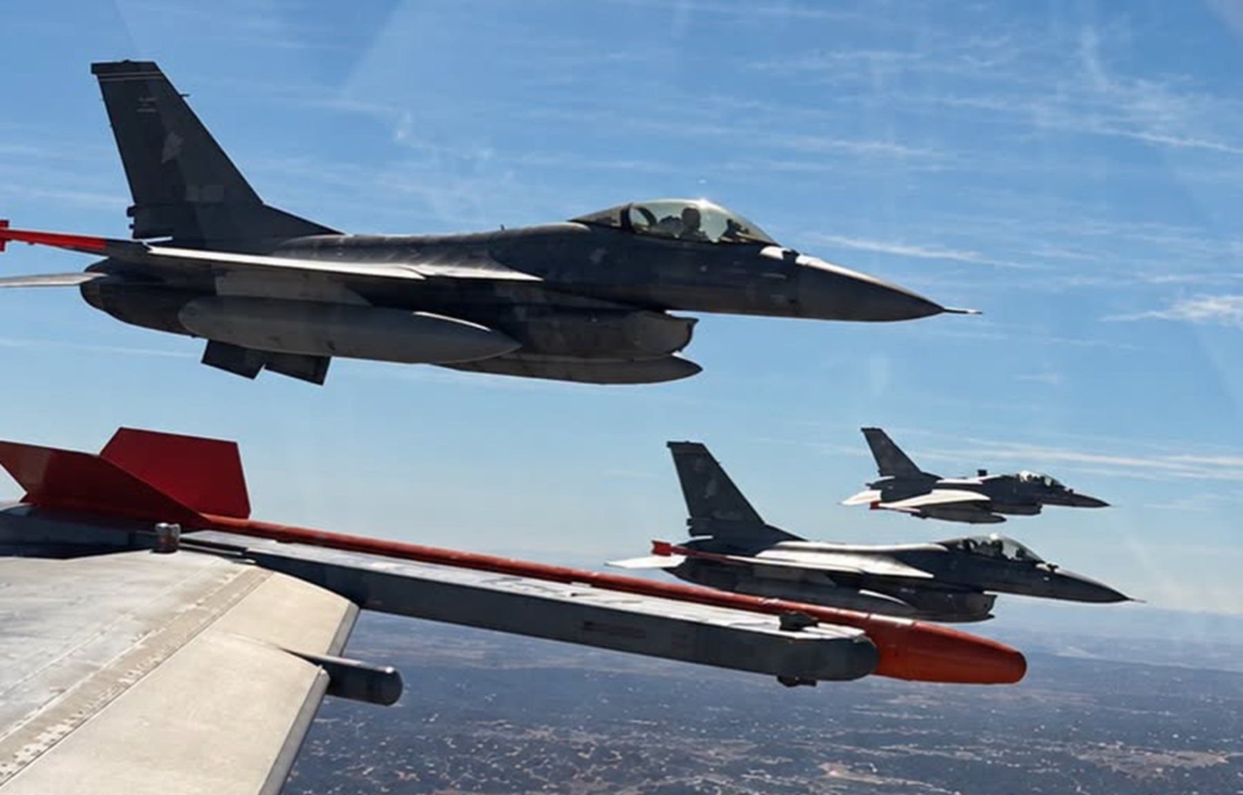 Partió la segunda tanda de aviones caza F-16 hacia la Fuerza Aérea Argentina