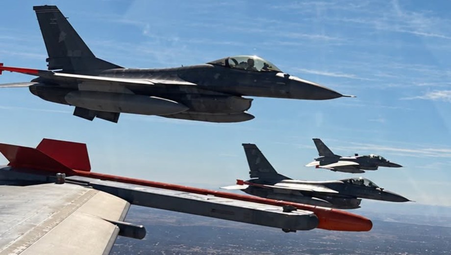 La segunda tanda de aviones caza F-16 despegó desde Dinamarca para integrarse a la flota de la Fuerza Aérea.