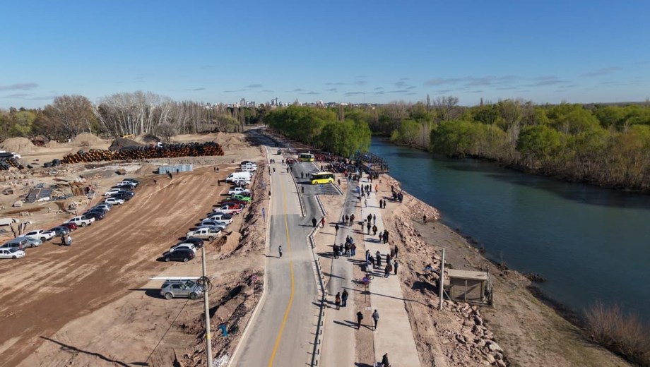 Neuquén inauguró un nuevo tramo del Paseo Costero en su aniversario 122.