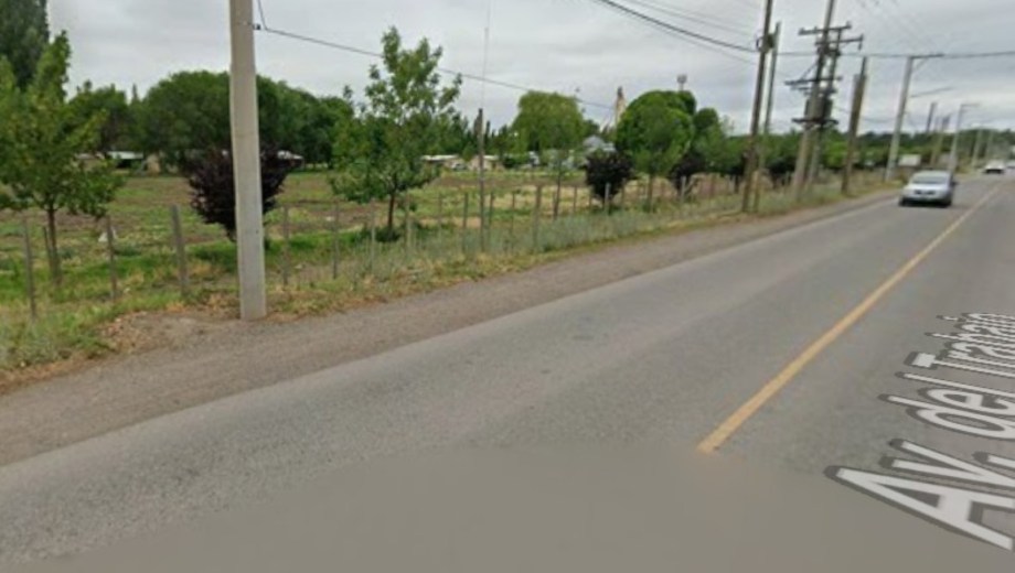Un joven murió al chocar contra un poste de luz de Plottier. Foto: Gentileza Captura Street Views. 