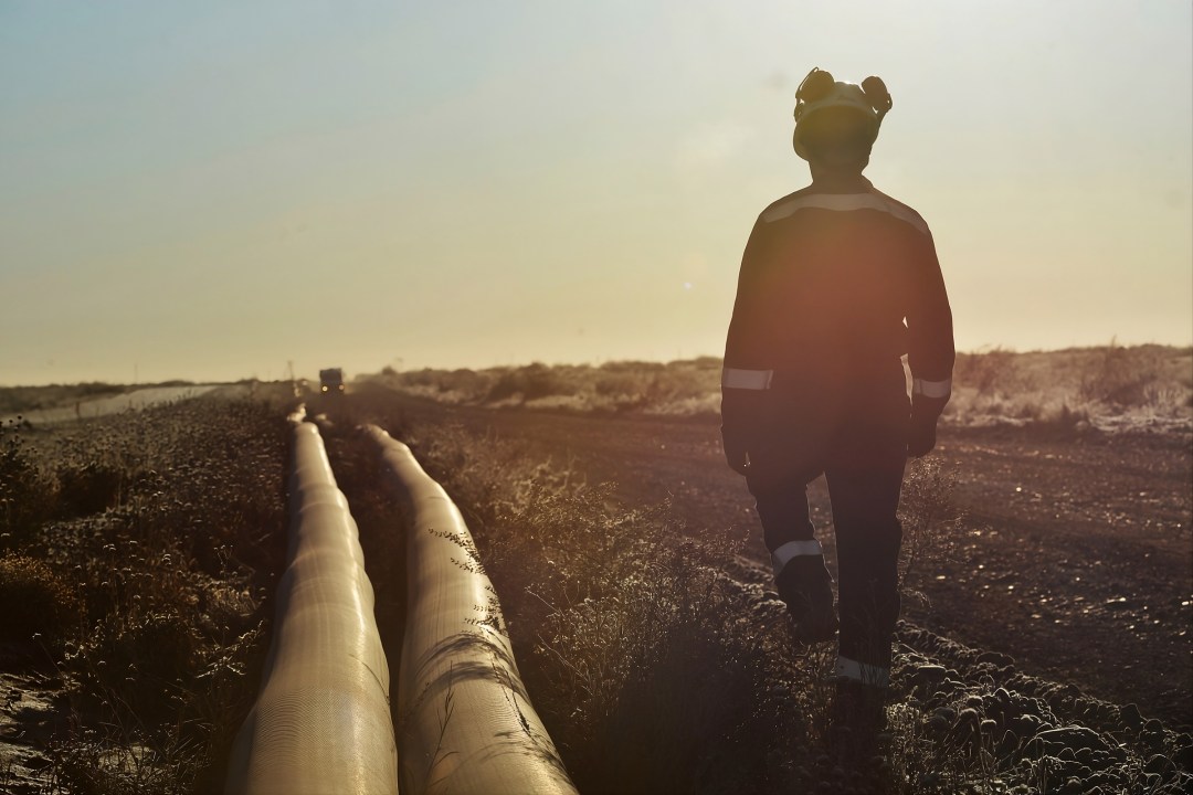 Mediante la toma de agua antes de que de que llegue a las explotaciones hidrocarburíferas, se prevé el desarrollo de nuevas 5.000 hectáreas bajo riego.