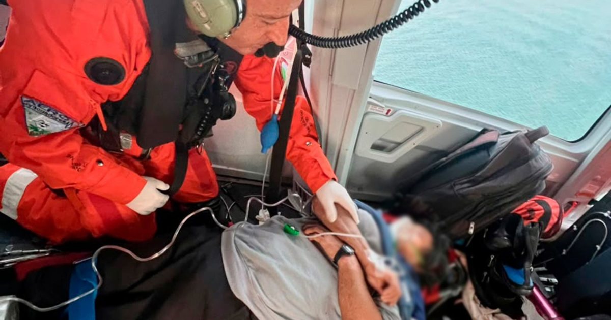 Rescate de película en Mar Argentino: Prefectura evacuó a un triuplante de un buque extranjero que sufrió un ACV
