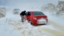Imagen de Rescate en Primeros Pinos: una familia con una embarazada de 9 meses quedó varada por la nieve en la Ruta 13 de Neuquén