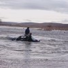 Imagen de Crecida del río Chico: dos personas quedaron atrapadas con su auto en medio de la corriente