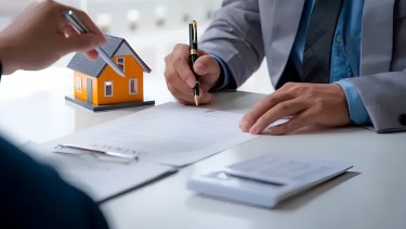 Ya son cinco los bancos que anunciaron bajas de sus tasas para créditos hipotecarios: cuál las redujo a la mitad