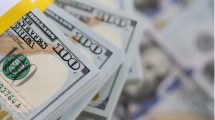 Imagen de Brecha récord en 16 meses: el dólar bajó en el inicio de la semana y quedó a casi 26% del techo de la banda