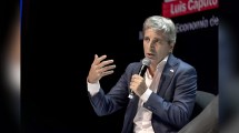 Imagen de Luis Caputo ratificó el rumbo del Gobierno ante inversores en Nueva York en medio de la caída del consumo masivo