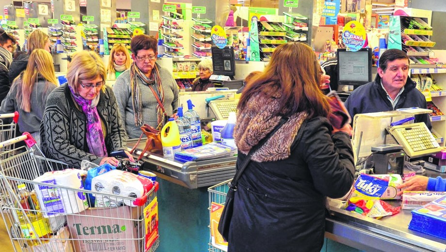 Consumo: supermercados profundizaron su caída en julio 2026, mientras que mayoristas y shoppings mostraron leves repunte