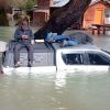 Imagen de Video | El móvil de TN quedó varado por la crecida del río Manso mientras cubría las inundaciones en Río Negro