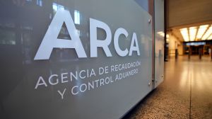 Mejoró la recaudación en agosto 2026 por Ganancias y retenciones: los tributos vinculados al consumo siguen en baja