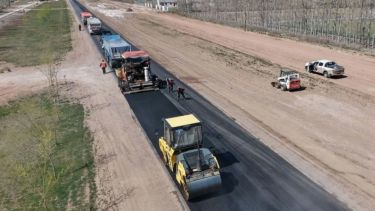 Asfalto en una ruta clave petrolera: así avanza la obra en un camino de Rincón de los Sauces  y qué resta para completarla