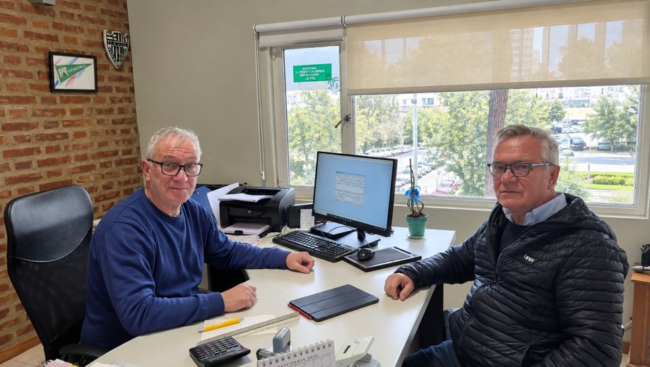 Fernando y Jorge pertenecen a la segunda generación de una firma con más de 30 años dando soluciones a la fruticultura del Alto Valle. Foto: gentileza.