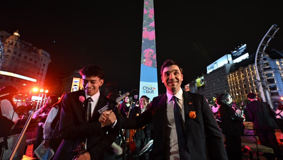 Ignacio Torres en el Obelisco. Foto: Prensa provincia de Chubut.