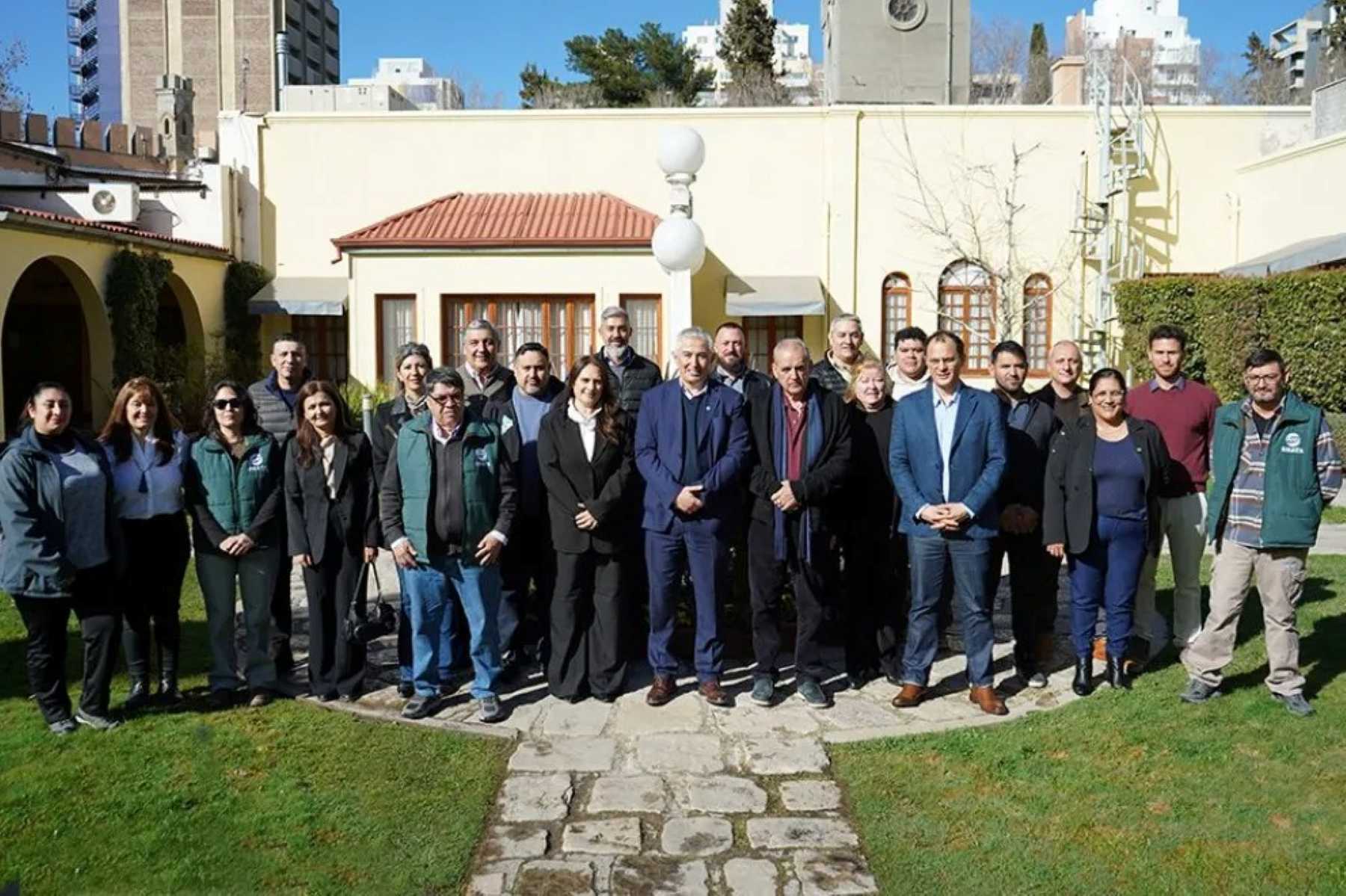 Presentan 35 cursos de oficios gratuitos en Neuquén junto a gremios provinciales