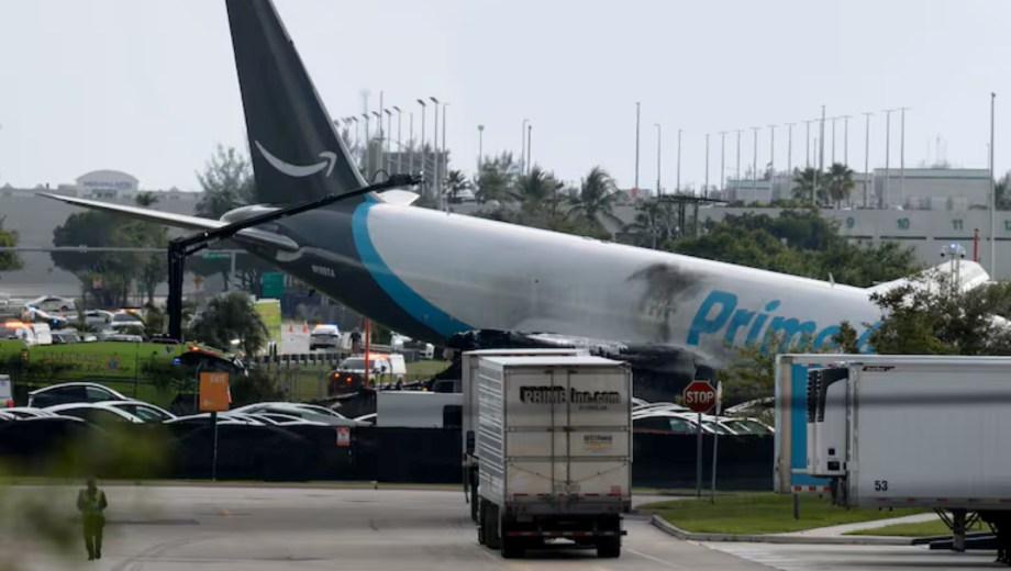 Un avión de carga Boeing 767-300 que operaba para Amazon se salió de la pista durante su aterrizaje en el Aeropuerto Internacional de Miami
JOE RAEDLE / GETTY IMAGES NORTH AMERICA / Getty Images via AFP) - GETTY IMAGES NORTH AMERICA