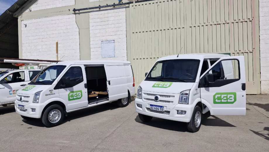 CEB Bariloche incorporó vehículos eléctricos chinos a su flota. Foto: gentileza