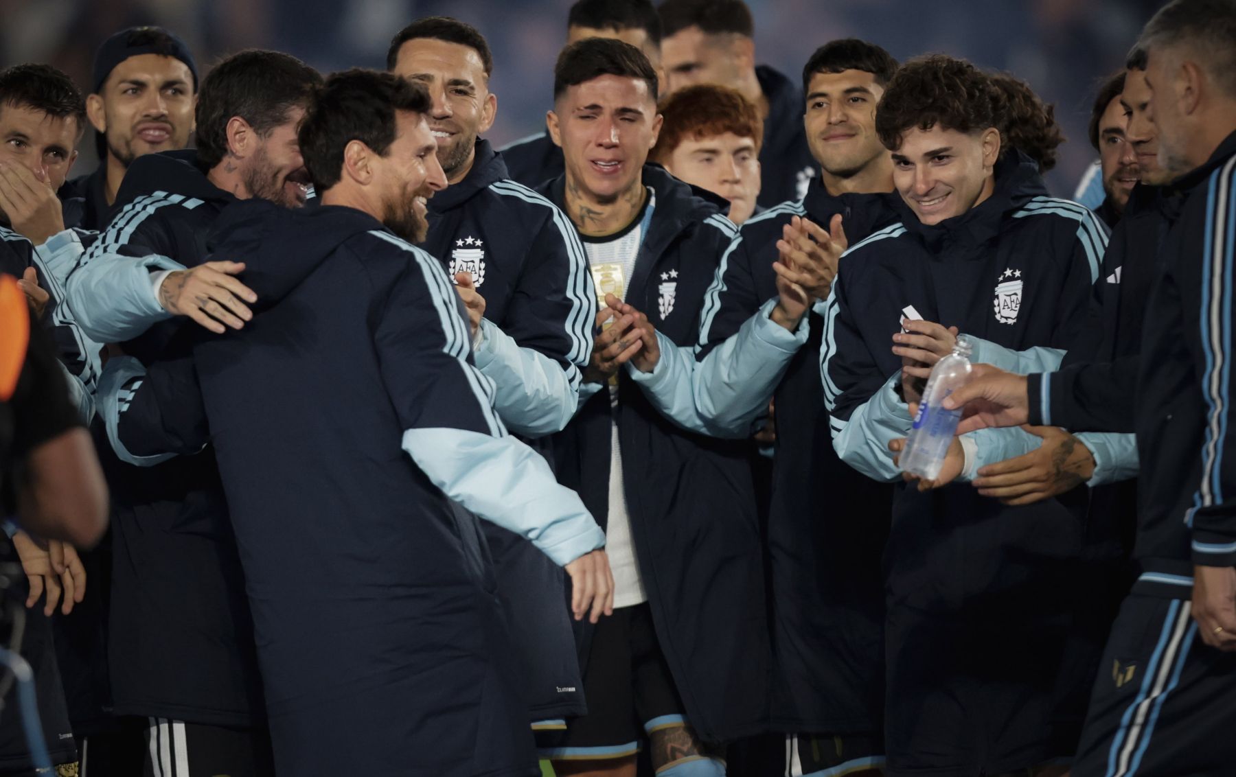La emotiva despedida de Messi y el llanto de Enzo Fernández