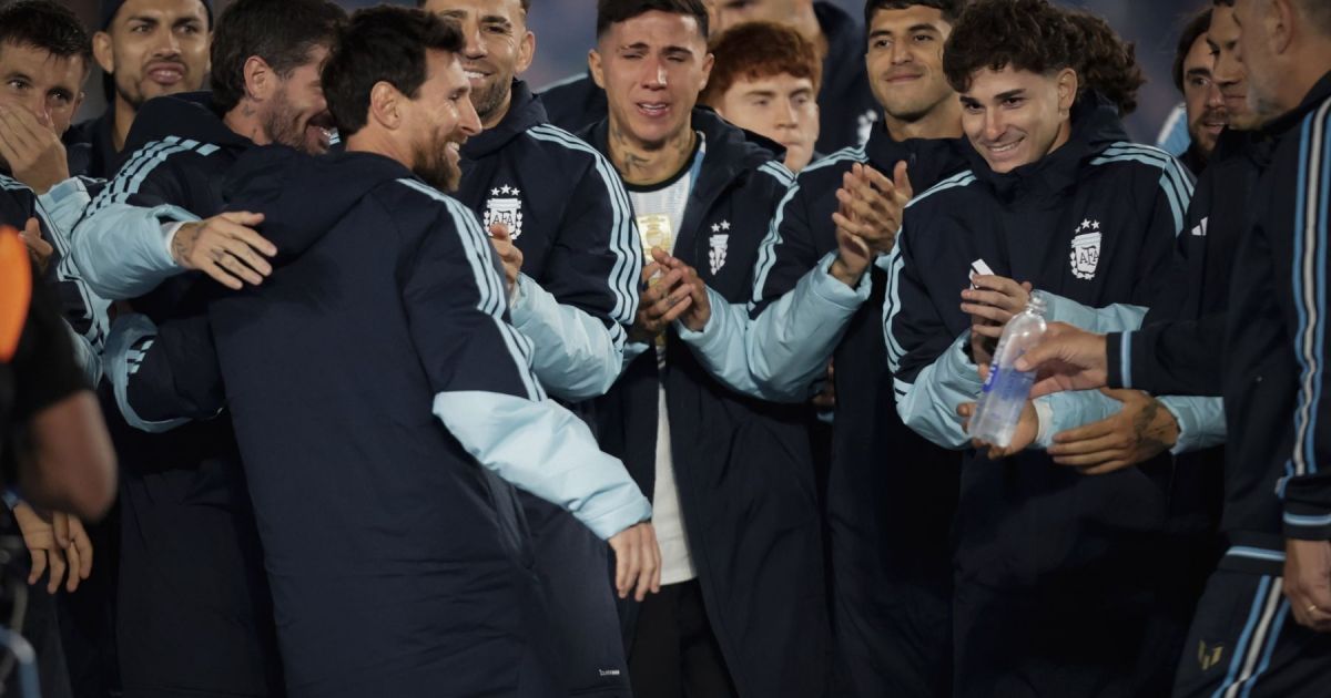 La emotiva despedida de Messi y el llanto de Enzo Fernández