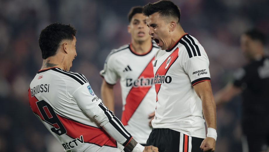Sebastián Driussi festejó con Marcos Acuña, que abrió el marcador a los 6 minutos de partido en el Monumental. (Foto: FOTOBAIRES)


Fecha 12 Torneo Clausura Liga Profesional.