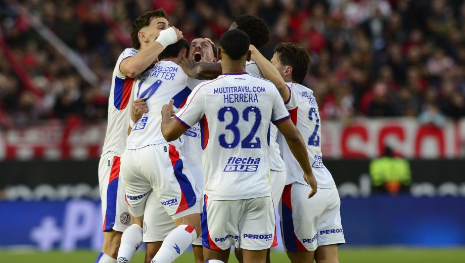 San Lorenzo derrotó a Estudiantes a domicilio y sueña con la clasificación a los playoffs. (Foto: FOTOBAIRES)










Foto: FOTOBAIRES











Fecha 13 Torneo Clausura Liga Profesional.