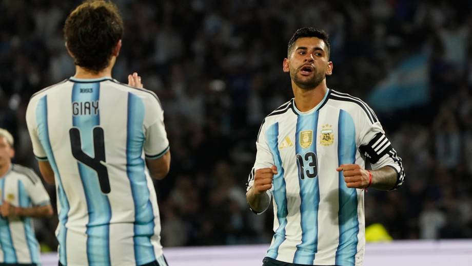 Agustín Giay y el capitán Cuti Romero volverían a ser titulares en la Selecciíon, esta noche ante Burkina Faso. (Foto: Clarín Fotografía)