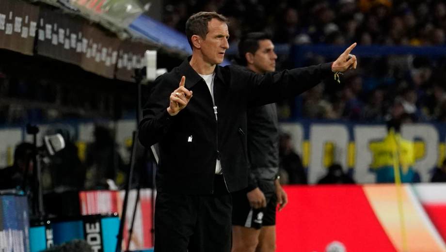 Rodolfo Arruabarrena prepara un equipo con mayoría de titulares para recibir a Talleres este viernes. (Foto: Clarín Fotografía)