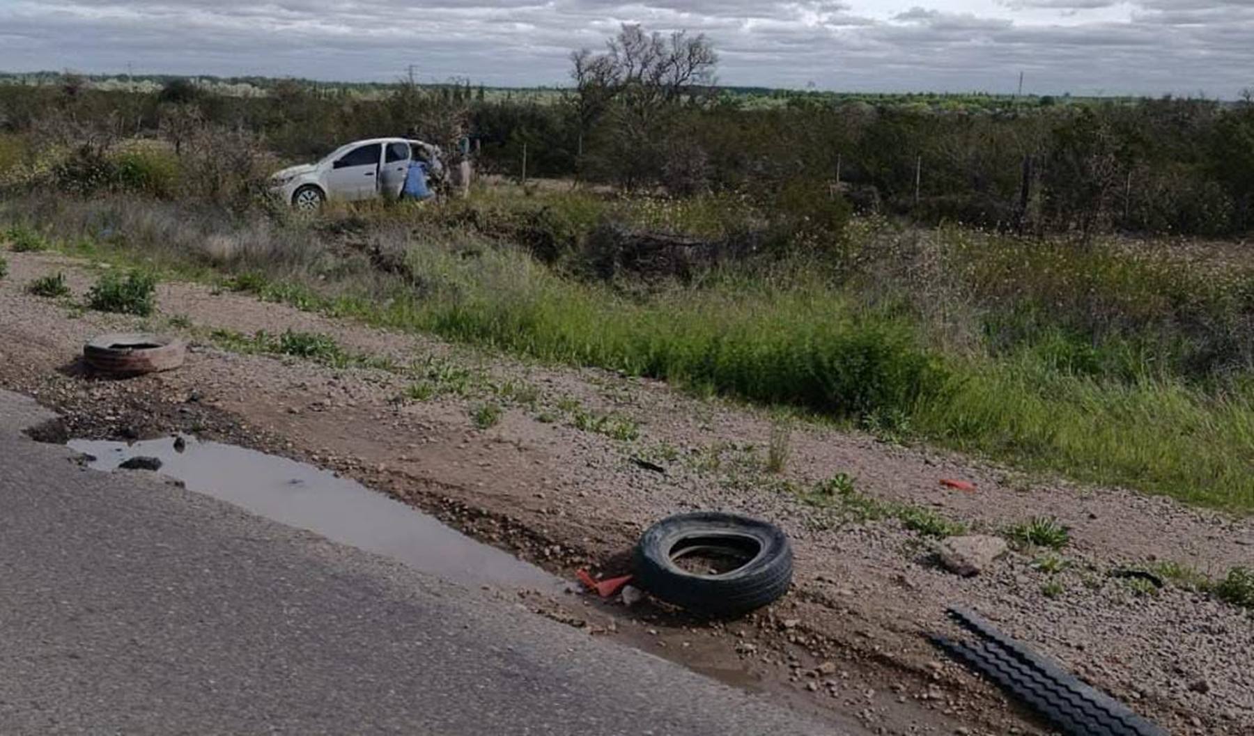 Accidente en la Ruta 22: volcó un auto con un padre y sus dos hijas cerca de Choele Choel
