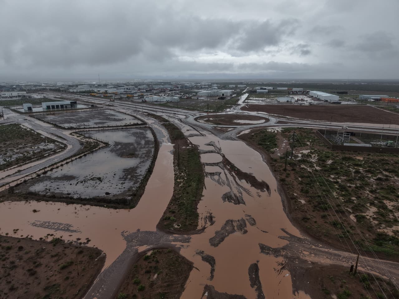 Intensas lluvias causan evacuaciones en Añelo y asistencia a familias