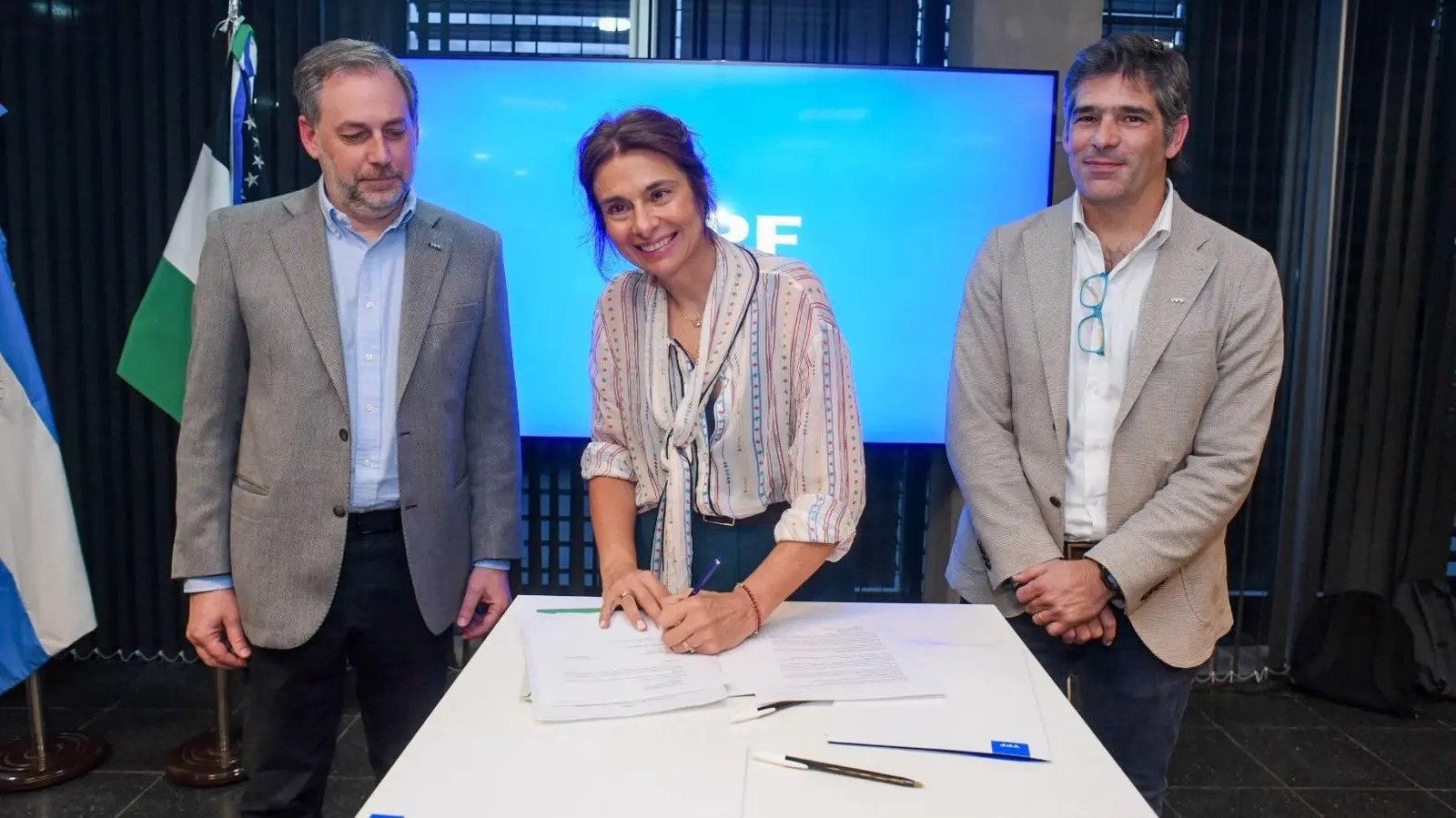 Río Negro y YPF firman acuerdo para integrar proveedores locales en proyectos energéticos