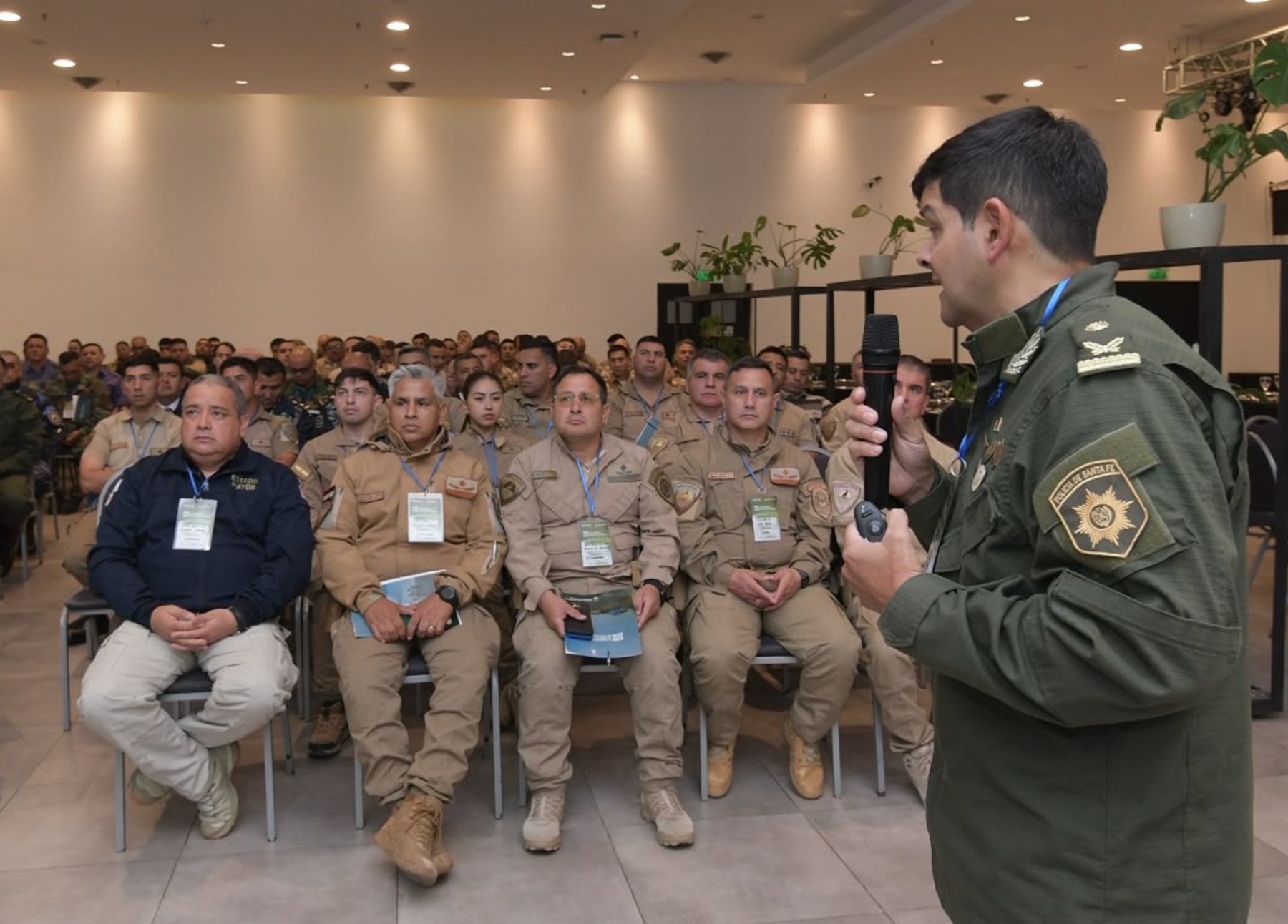 Policías de Neuquén y Río Negro en congreso de seguridad rural en Córdoba