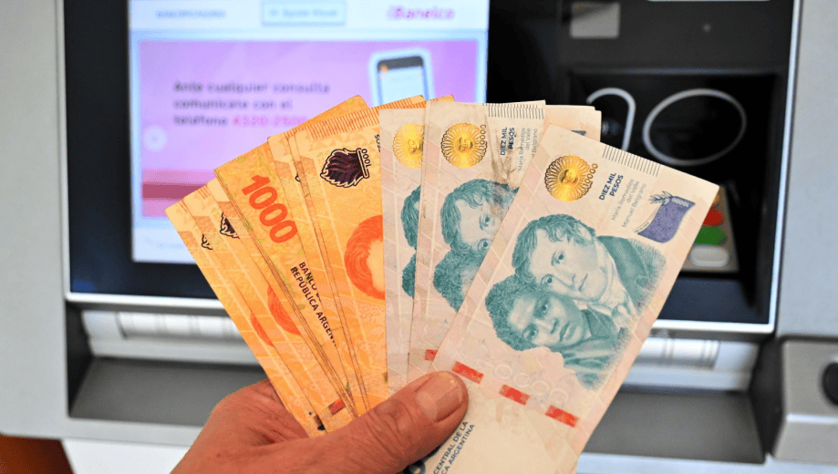 Las retenciones en favor de mutuales, gremios y entidades financieras alcanzan a miles de salarios de los empleados públicos. Foto: M.Ochoa