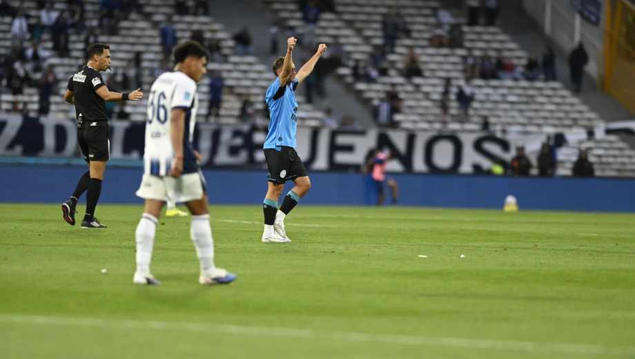 Belgrano anotó sobre el final y se quedó con el clásico de Córdoba. (Foto: Clarín)