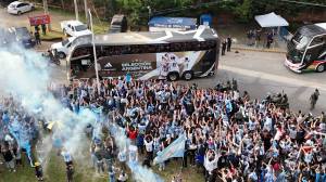 Video: Messi no pudo contener las lágrimas en el colectivo antes de su despedida con la Selección ante Benín